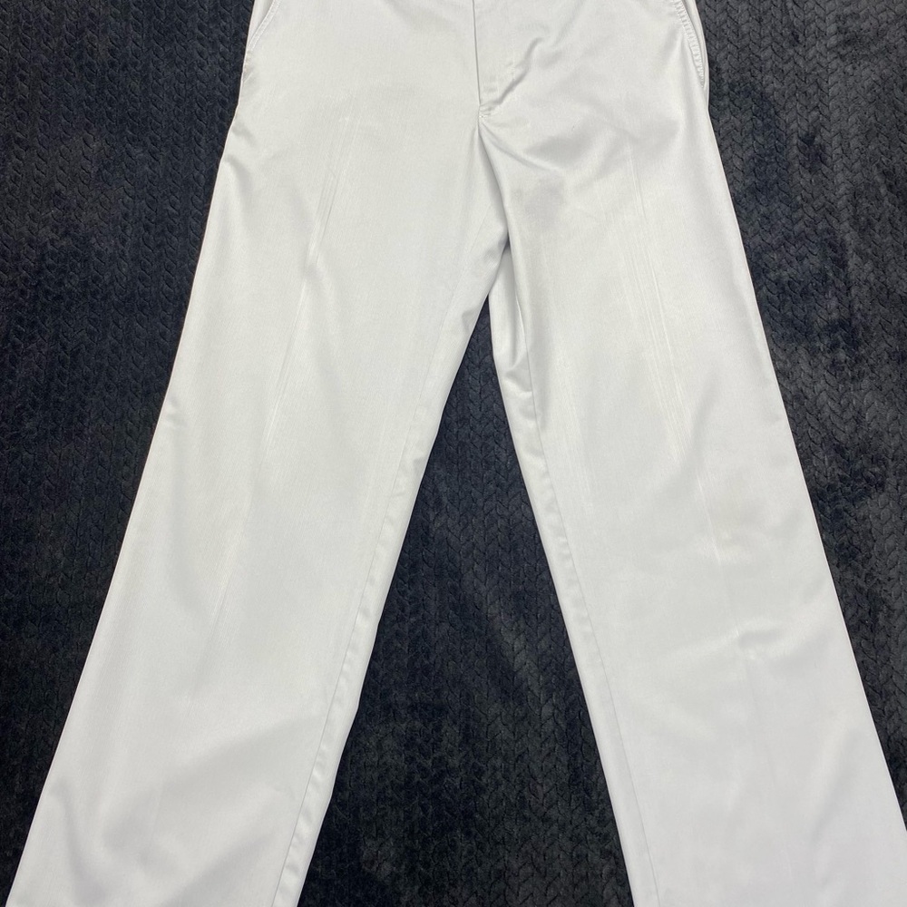 Izod Golf Pants Men’s 33W 32L Cream Color LIGHTWEIGHT GOLF CASUAL